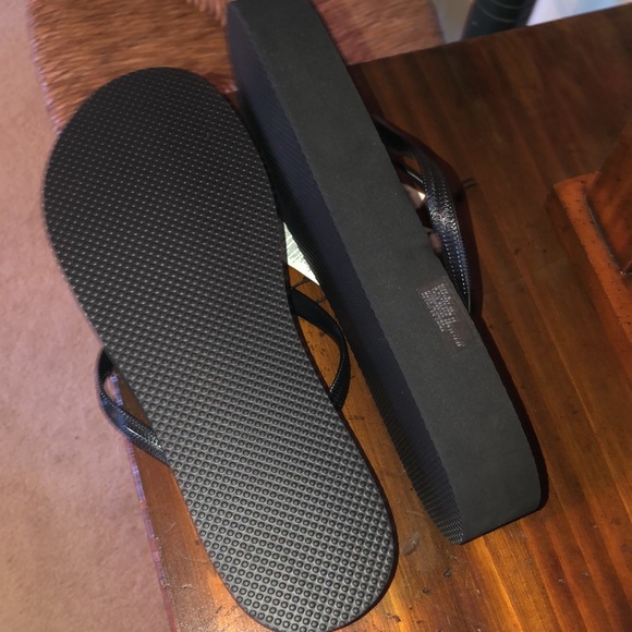 Gap women flip flops Sz 9 black TT - Picture 5 of 6